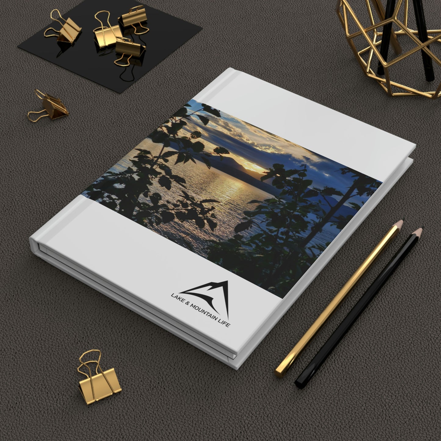 Hardcover Journal Matte | Photo: Bright Future